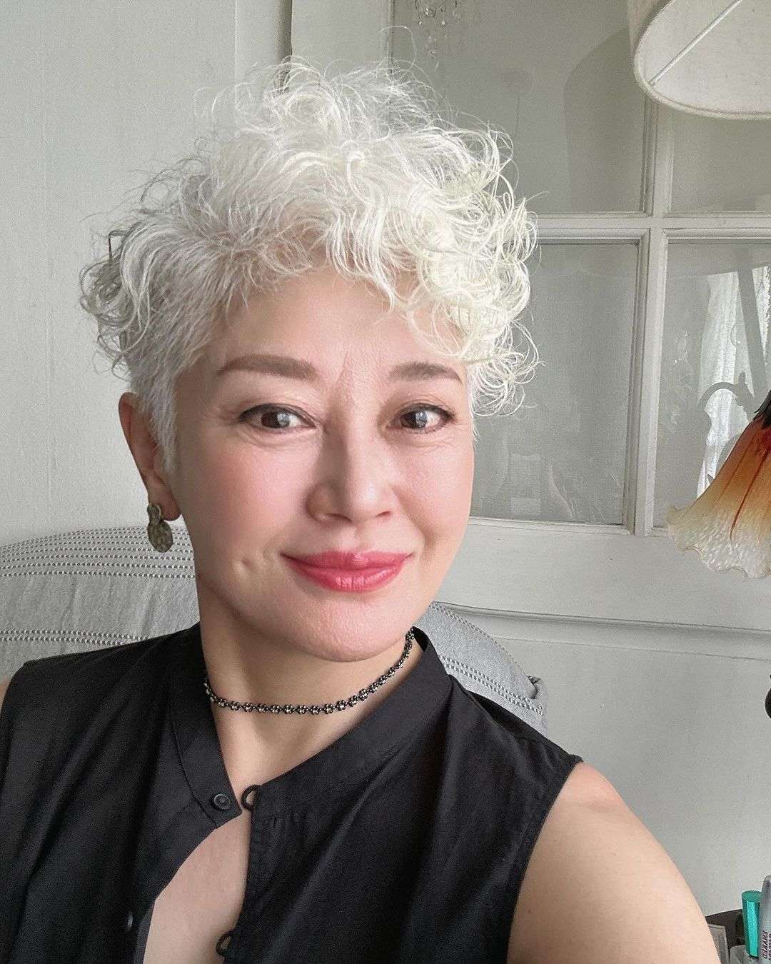 美しすぎる65歳！プラチナヘアが素敵なインスタグラマー・藤原民子さんに聞く「美の秘訣」 tamiko02.jpg