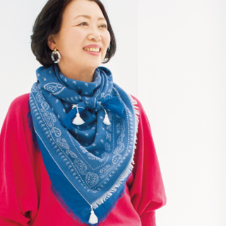 アフガンストールは 首周りにボリュームを出す 三角巻き がイチバン ストールの巻き技 毎日が発見ネット