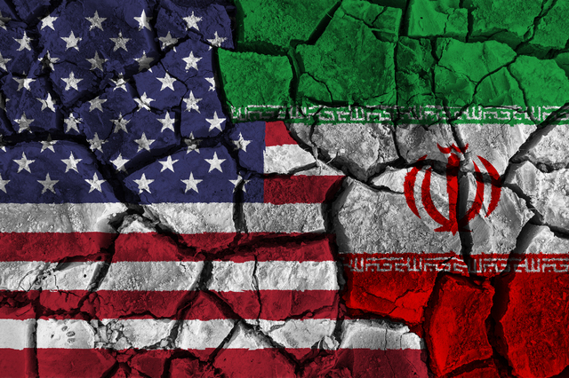 オイルショックは起こる？識者に聞いた「アメリカとイランの関係悪化の生活への影響」 pixta_54320743_S.jpg