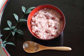 1月なかばの「小正月」。万病を防ぐ「小豆粥」を食べて寒い冬を乗り切ろう！