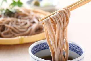 【雑学】「ざるそば」と「もりそば」の違いは海苔だけじゃない！