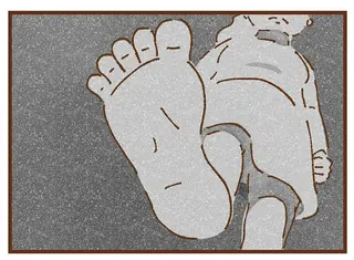 母に理不尽に叱られ頭を踏まれ。小学生の少女は、家も学校も居場所がなくなり...／私の人生を食べる母