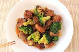 ブロッコリーの房も茎もフル活用！食材２つで作る「ブロッコリーと肉だんごの甘酢あんかけ」 