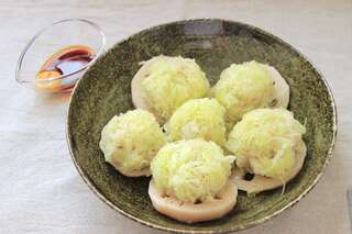 食物繊維たっぷり!見た目も可愛い腸活おかず「キャベツとえのきのシューマイ」