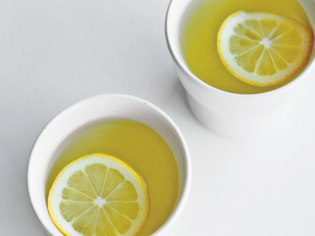 イライラを沈めてくれます。薬膳の考え方を取り入れた「レモン入り緑茶」の作り方