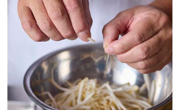 【SNSで話題！】特製タレが豚肉によくからむ「豚肉とレタスの旨だれ蒸し」のレシピ 14351645_615.jpg