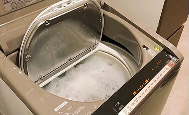 ひと手間でこんなに変わる！「洗濯機まわり」の除菌掃除4つのコツ 1908p059_1.jpg