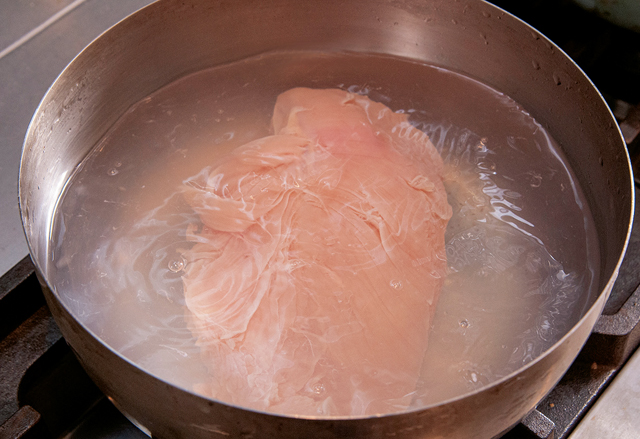 やわらかくなる！料理人が教える「鶏むね肉の低温ゆで」のススメ 1910p041_05.jpg