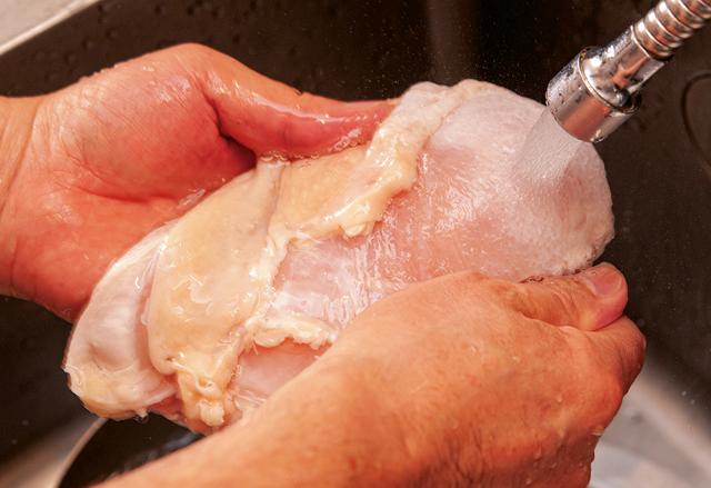 やわらかくなる！料理人が教える「鶏むね肉の低温ゆで」のススメ 1910p041_06.jpg
