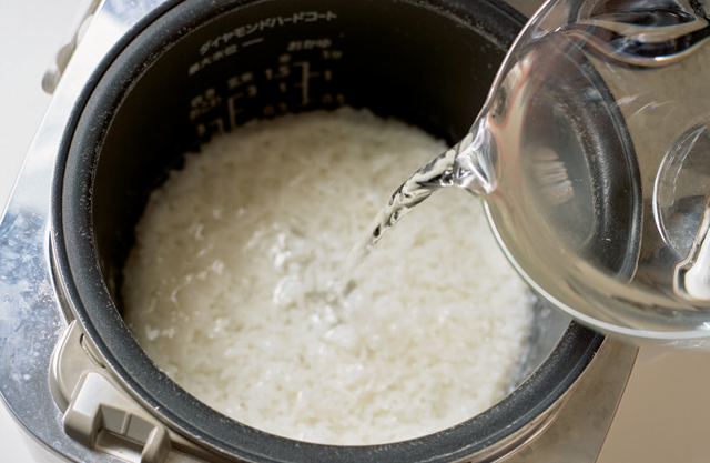 一晩、保温調理するだけ！　米麹と炊飯器で「甘酒」を作ってみませんか？ 2012_P044_03.jpg