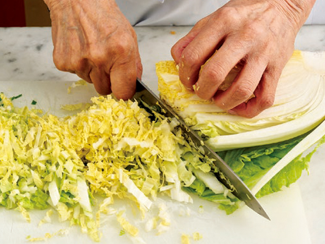風邪や高血圧を予防・改善！　冬を乗り切る「酢白菜」基本のレシピ 2102_P032_04.jpg
