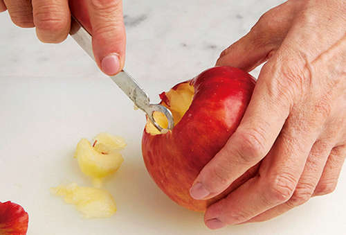 旬で栄養価の高いりんごをレンチンだけでデザートに！ 「焼きりんご」と「りんごチップス」レシピ 2110_P036_04_W500.jpg
