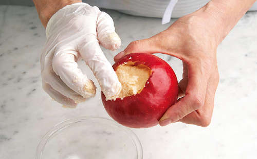 旬で栄養価の高いりんごをレンチンだけでデザートに！ 「焼きりんご」と「りんごチップス」レシピ 2110_P036_06_W500.jpg