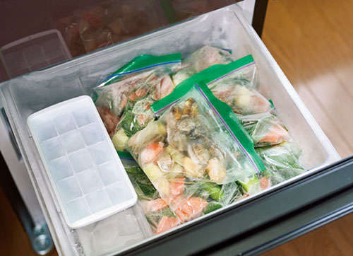 「食材の整理」には冷凍庫とコンビニを活用。村上祥子さん80歳の「小さな暮らしのルール」 2205_P050_03_W500.jpg