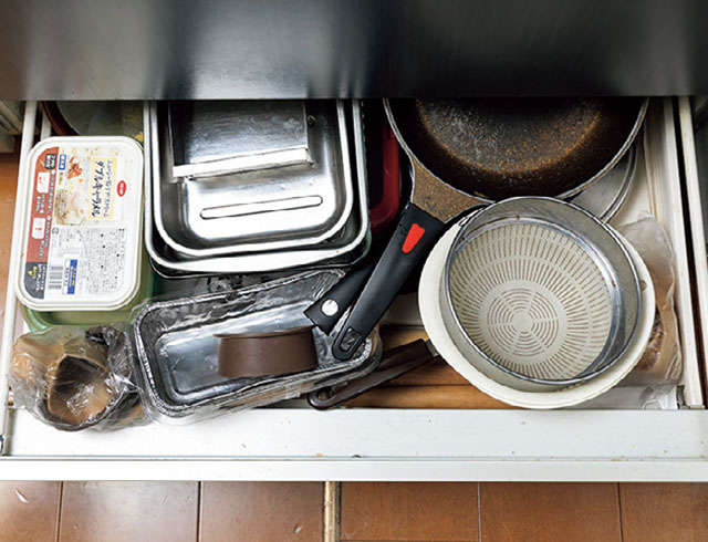 キッチンの不用品を「ゆる捨て」。捨てるべきものを見定めて気軽に！ 2211_P015_02.jpg