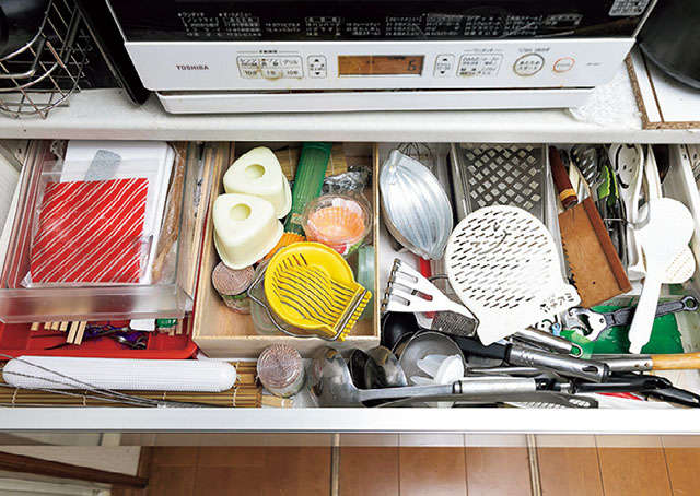 食器棚と引き出しから使わない食器が続々...キッチンで「ゆる捨て」読者チャレンジ 2211_P017_02.jpg