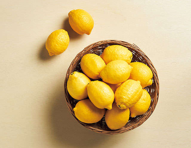 疲労回復やコレステロールを抑える効果も！ 旬の国産レモンで作る「レモン保存食」 2211_P026-027_01.jpg