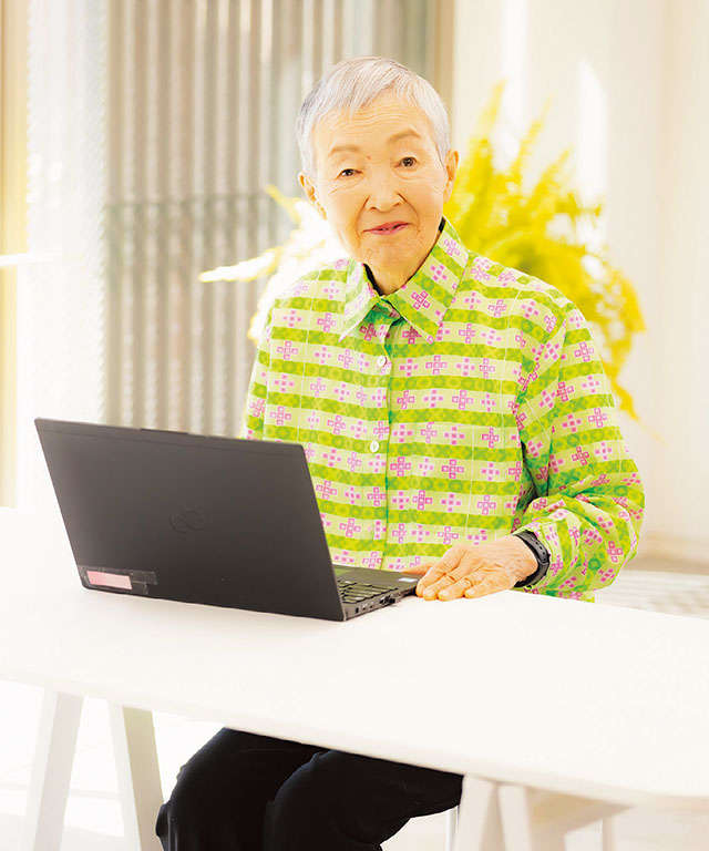 88歳のプログラマー若宮正子さんも活用「スマホを使うと世界がグン広がります」