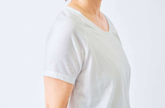 【スタイリスト杉山律子さんが提案】大人世代が「老け見え」しないプロのおしゃれ技5 2504_P005_02.jpg