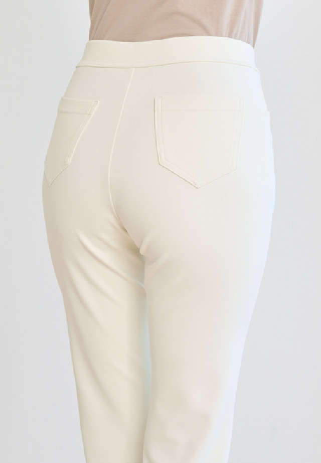 話題の「透けない白パンツ」を本気テスト! 本当に下着が透けない? 太って見えない?【PR】 2506_P12_03.jpg