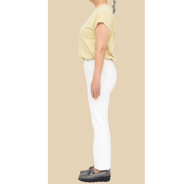 話題の「透けない白パンツ」を本気テスト！ 本当に下着が透けない？ 太って見えない？【PR】 2506_P13_11.jpg