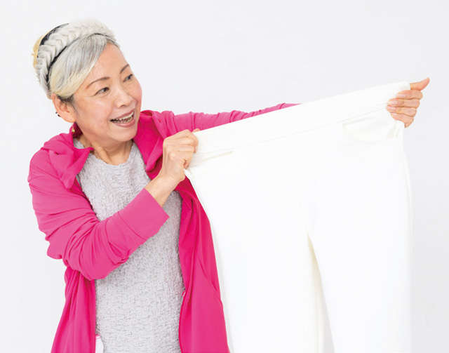 話題の「透けない白パンツ」を本気テスト！ 本当に下着が透けない？ 太って見えない？【PR】