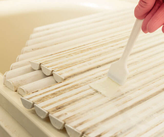 カビの温床を根こそぎ! 人気掃除YouTuberに聞いた「夏こそスッキリ!浴室掃除術」 2507_P008_12.jpg