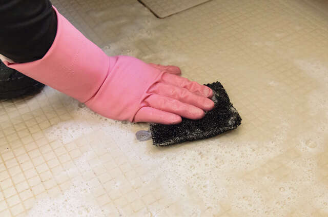 カビの温床を根こそぎ！ 人気掃除YouTuberに聞いた「夏こそスッキリ！浴室掃除術」 2507_P009_02.jpg