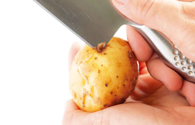 じゃがいもは丸ごと冷凍すればOK！ 意外と知らない野菜の冷凍保存テク 2509_P007_08.jpg