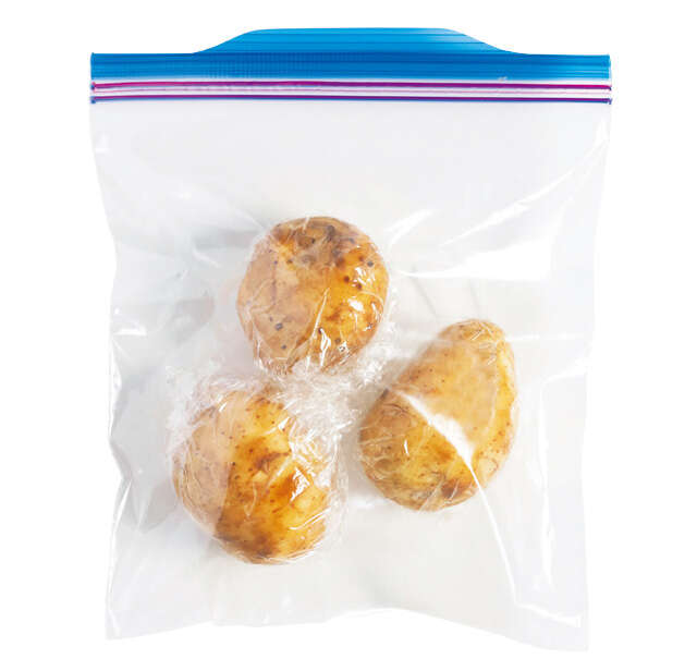 じゃがいもは丸ごと冷凍すればOK！ 意外と知らない野菜の冷凍保存テク 2509_P007_09.jpg