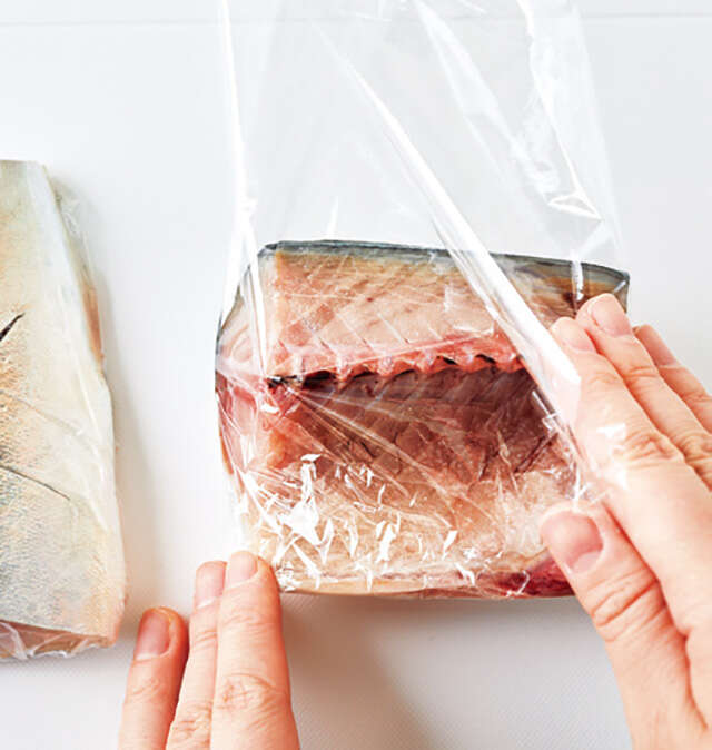 まとめ買いをしておいしく保存！ 肉と魚のパサつかない冷凍・解凍テク 2509_P009_03.jpg