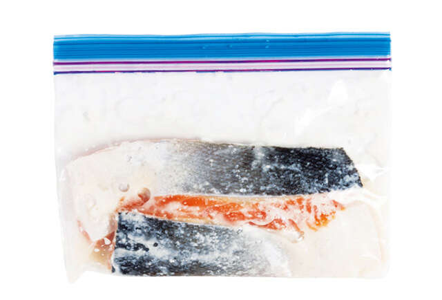 鶏もも肉も、豚こまも、鮭の切り身も!そのまま調理でおかずが仕上がる「下味冷凍」レシピ 2509_P010-011_04.jpg