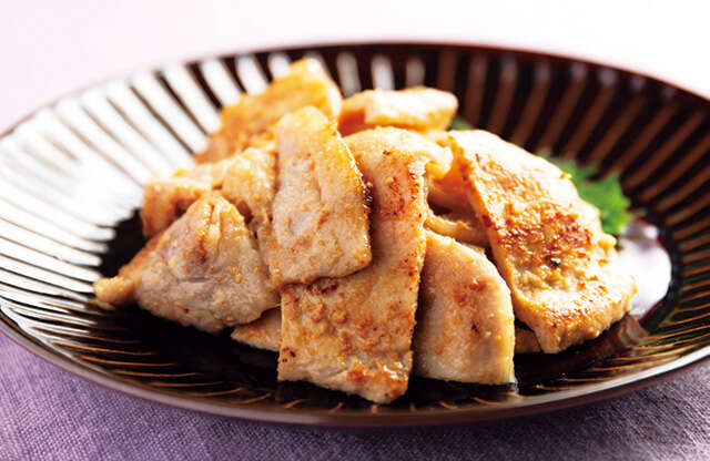 鶏もも肉も、豚こまも、鮭の切り身も！そのまま調理でおかずが仕上がる「下味冷凍」レシピ 2509_P010-011_06.jpg