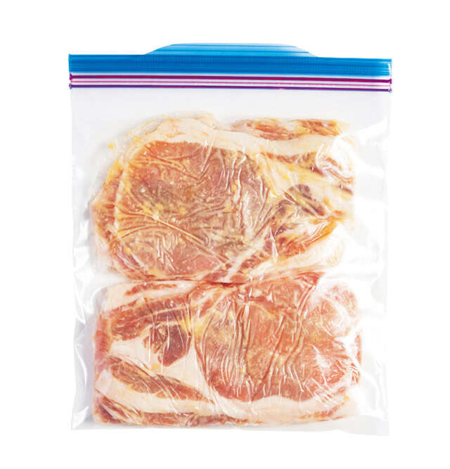 鶏もも肉も、豚こまも、鮭の切り身も！そのまま調理でおかずが仕上がる「下味冷凍」レシピ 2509_P010-011_07.jpg