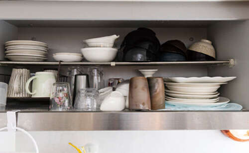 「捨てないのに片付く」を実践！ 読者キッチンをスッキリ改造【整理収納アドバイザー中山真由美さんが指南】 2512_P008-009_04.jpg