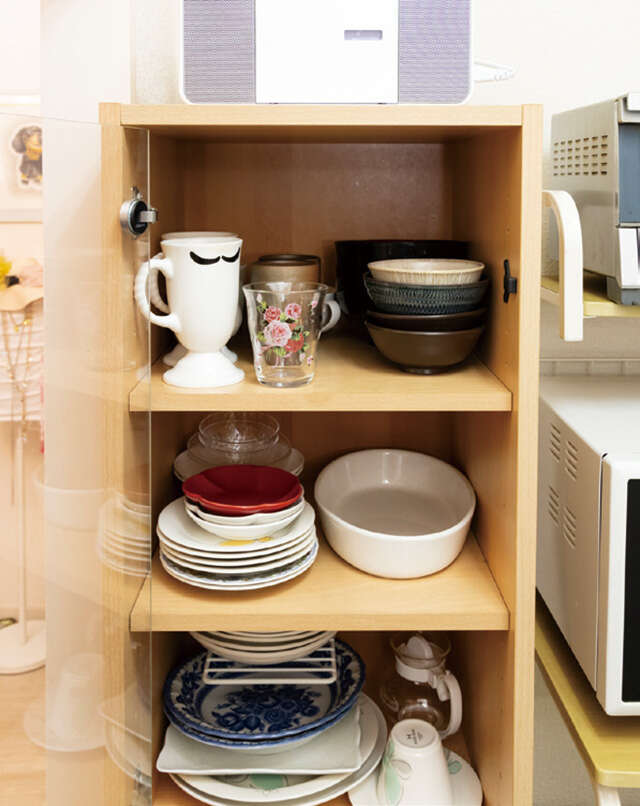 「捨てないのに片付く」を実践！ 読者キッチンをスッキリ改造【整理収納アドバイザー中山真由美さんが指南】 2512_P008-009_07.jpg