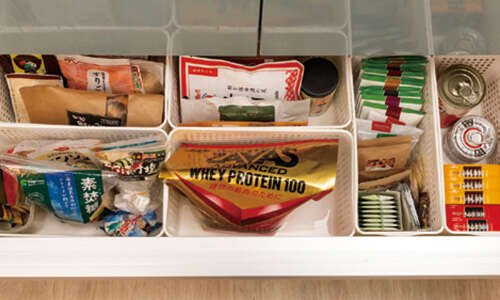 「捨てないのに片付く」を実践！ 読者キッチンをスッキリ改造【整理収納アドバイザー中山真由美さんが指南】 2512_P008-009_11.jpg