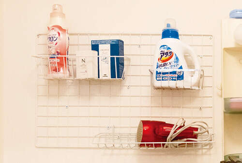 「捨てられない」人に朗報！ ごちゃごちゃした洗面台周りプロがを整える「捨てない片付け」【プロが指南】 2512_P010-011_03.jpg