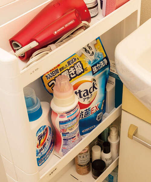 「捨てられない」人に朗報！ ごちゃごちゃした洗面台周りプロがを整える「捨てない片付け」【プロが指南】 2512_P010-011_04.jpg