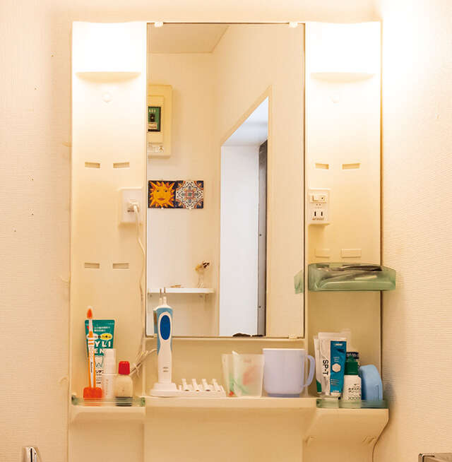 「捨てられない」人に朗報！ ごちゃごちゃした洗面台周りプロがを整える「捨てない片付け」【プロが指南】 2512_P010-011_08.jpg