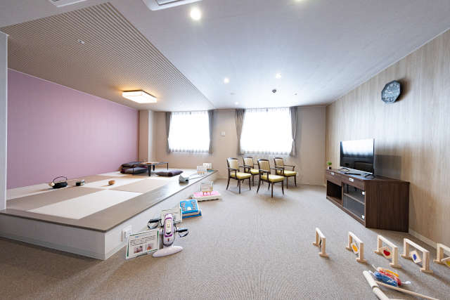 東京、神奈川、香川に高齢者介護施設「そよ風」が開設、住み慣れた地域での暮らしをサポート シャワーや洗面台も備えた、家族の宿泊が可能な特別室.jpg