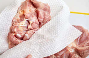 肉をパックのまま冷凍するのはNG！ ニチレイフーズの広報さんに教わる「肉の冷凍保存ルール」