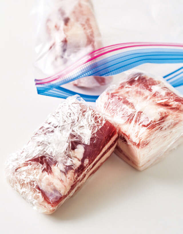 まとめ買いをしておいしく保存！ 肉と魚のパサつかない冷凍・解凍テク