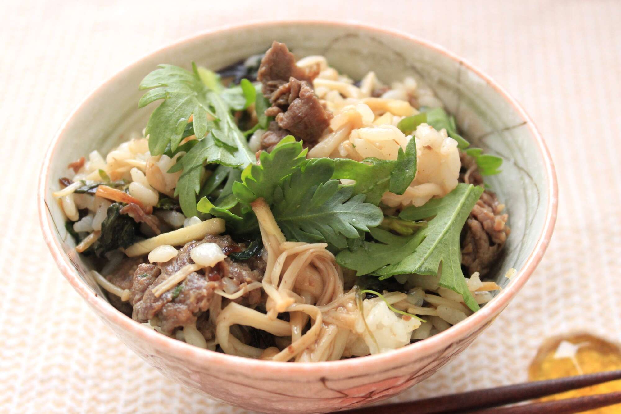 牛肉のうまみ×春菊と生姜の清涼感×塩昆布の出汁で箸が止まらない！栄養も満点の「春菊と牛肉の混ぜごはん」 春菊と牛肉の混ぜごはん_画像.JPG