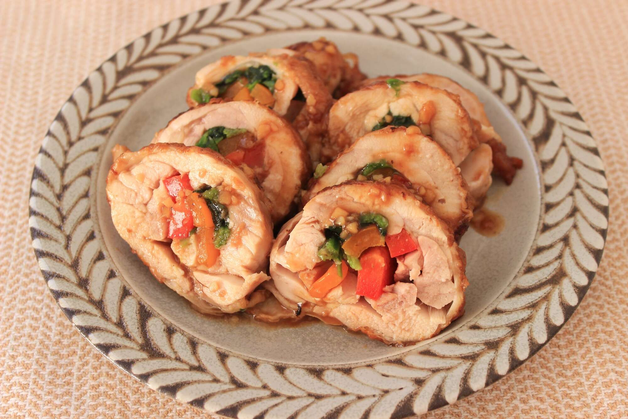 巻くひと手間で何倍もご馳走に！年末年始にも食べたい「彩り鶏チャーシュー」 彩り鶏チャーシュー_画像.JPG