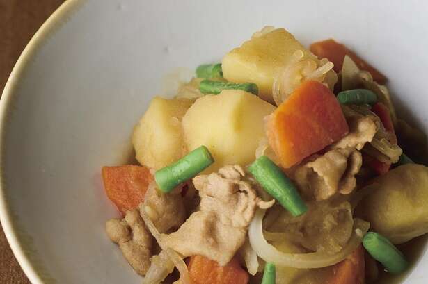 人気老舗割烹の社長が、簡単に再現できるプロの技を伝授！豚肉で作る「肉じゃが」のレシピ