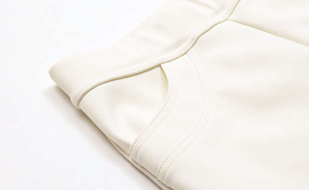 話題の「透けない白パンツ」を本気テスト！ 本当に下着が透けない？ 太って見えない？【PR】 2506_P14_06洗濯後.jpg