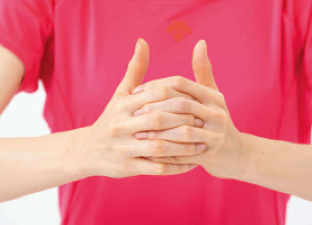 手指の痛み軽減、血流アップに効果的！ 「肩スットン体操」や「両手にぎにぎ」を伝授