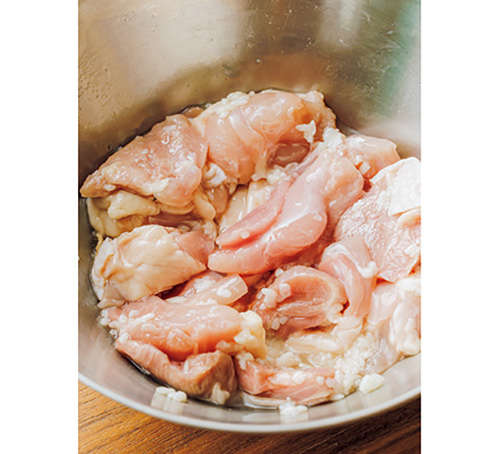 「和えれば漬物」「混ぜればスープ」！便利過ぎる「塩麴レシピ」／体の内側からきれいになる 麹のレシピ kouji_P50-51_02.jpg