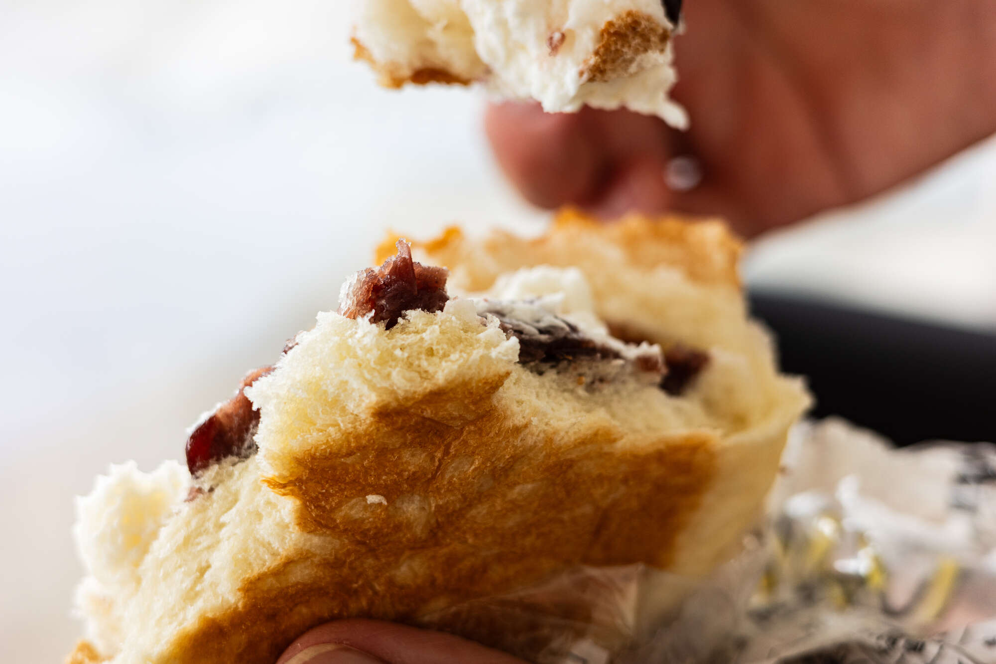 【あんぱん】戦争の残酷さに直面した嵩（北村匠海）。やなせたかしが著書に記した「一番つらいこと」は pixta_115810826_M.jpg